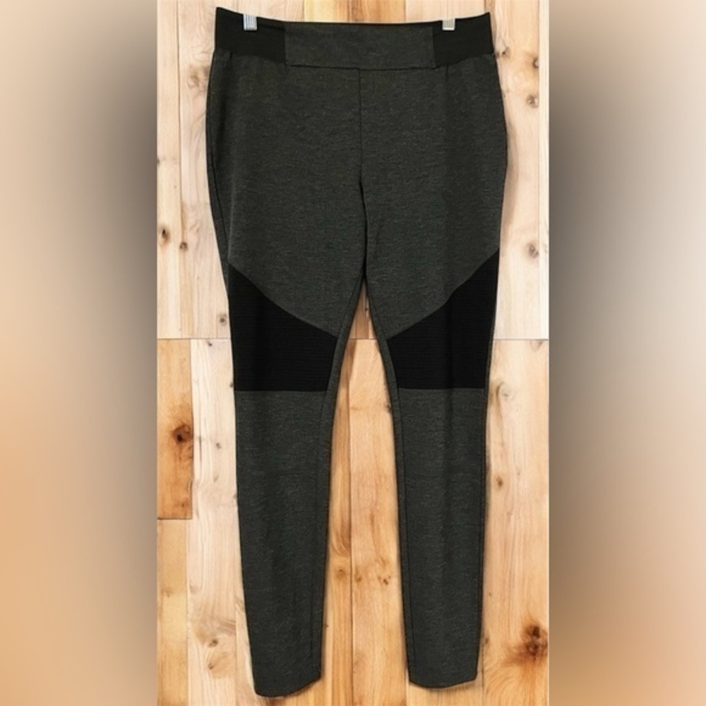 Joe Fresh grey leggings w/ black textured fabric inserts, elastic waistband 🩶🖤